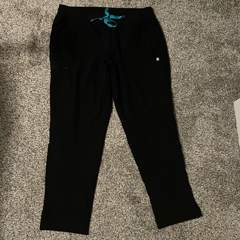Figs women’s yoga yoga WB freed lined scrub pants, Black, NWT